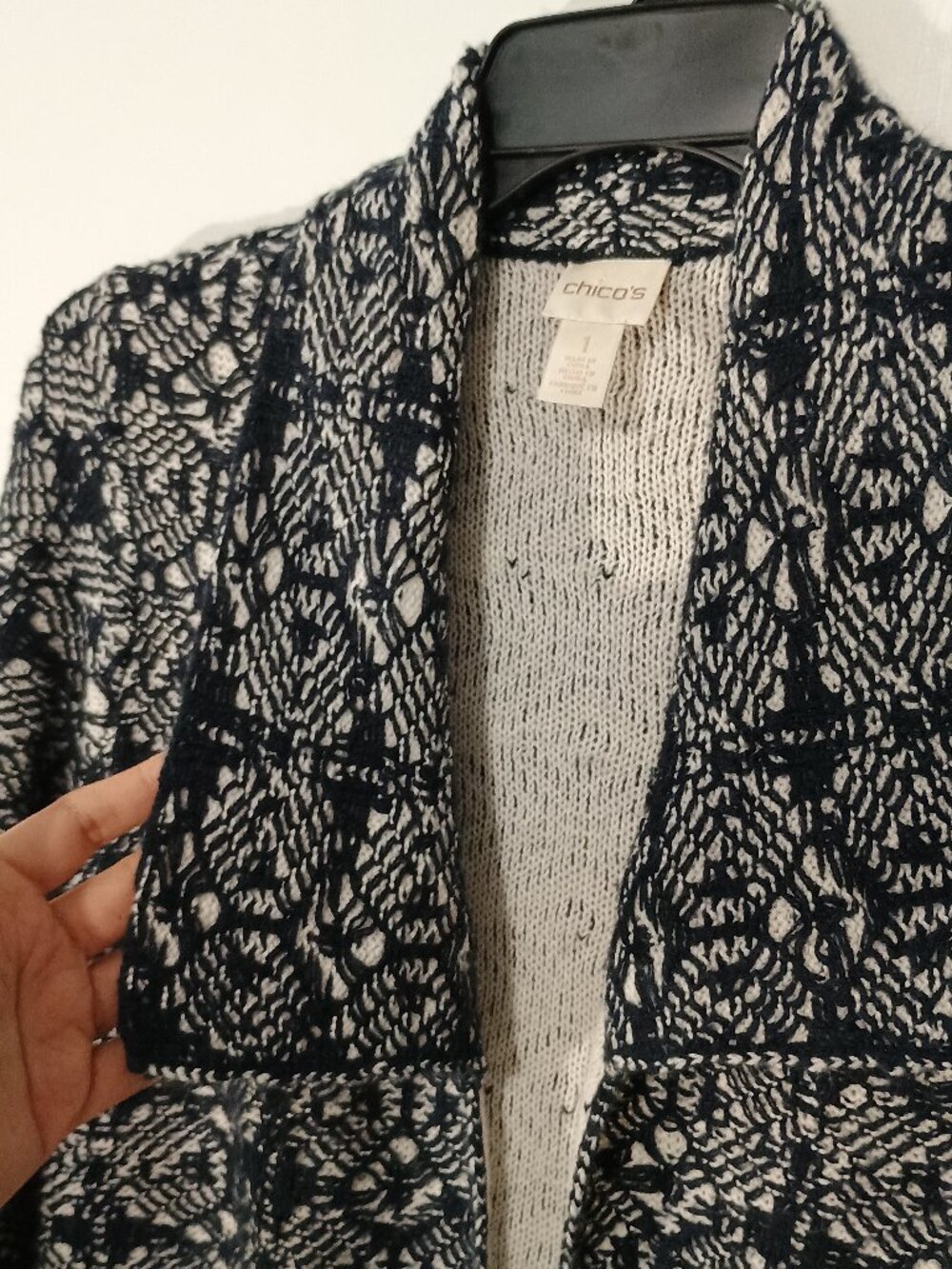 Chico’s Black White Floral Jacquard Open Front Cardigan Sweater Size 1 - Picture 6 of 7